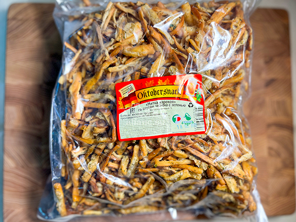 Нитка ЖАРЕНАЯ "Чеснок с зеленью" Oktobersnack 1 кг (сырный продукт) в Электроуглях