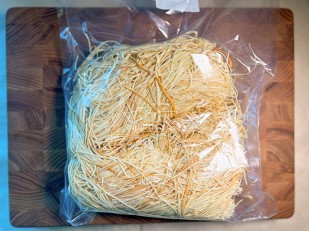 Лещ цимлянский вяленый (700-800 гр): Сырный продукт ФЕРМЕРСКИЙ паутинка копченый